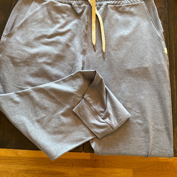 Vuori performance jogger - Picture 2 of 2